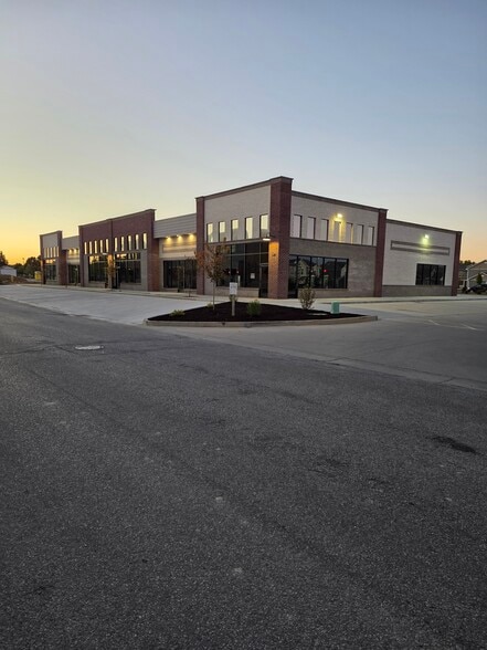 5660 Pebble Village Ln, Noblesville, IN for lease - Building Photo - Image 1 of 14