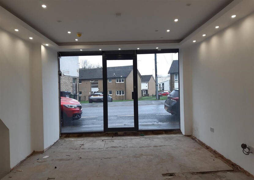 27 Market St, Huddersfield for lease - Interior Photo - Image 2 of 5