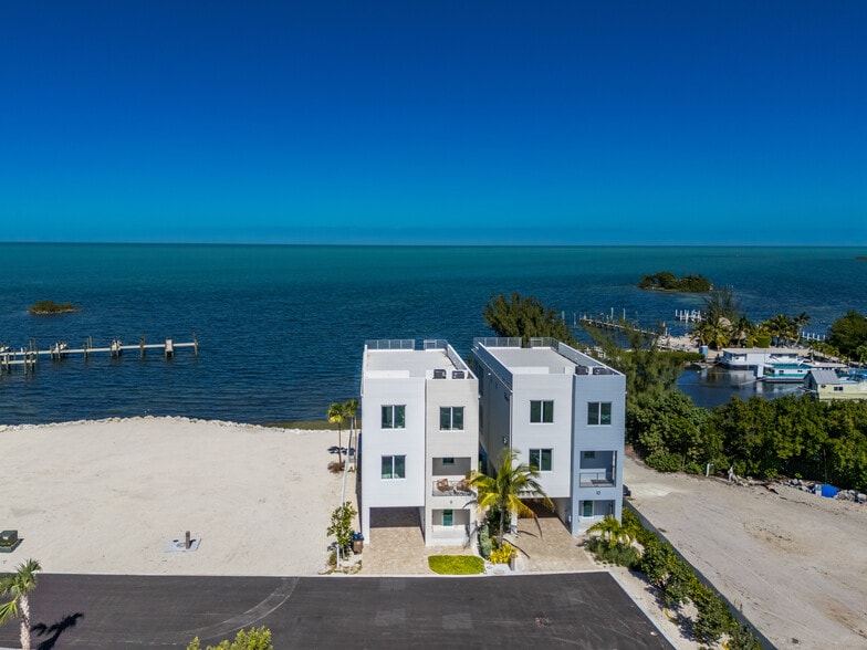 Oasis By The Bay - Residential Project portfolio of 2 properties for sale on LoopNet.com - Building Photo - Image 2 of 31