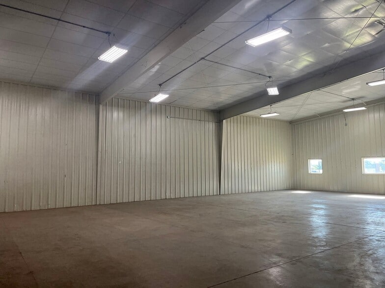 7001 S Sooner Rd, Oklahoma City, OK for sale - Interior Photo - Image 3 of 7