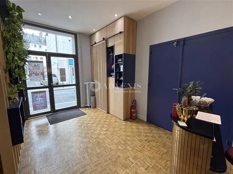 Retail in Orléans for lease - Building Photo - Image 1 of 7