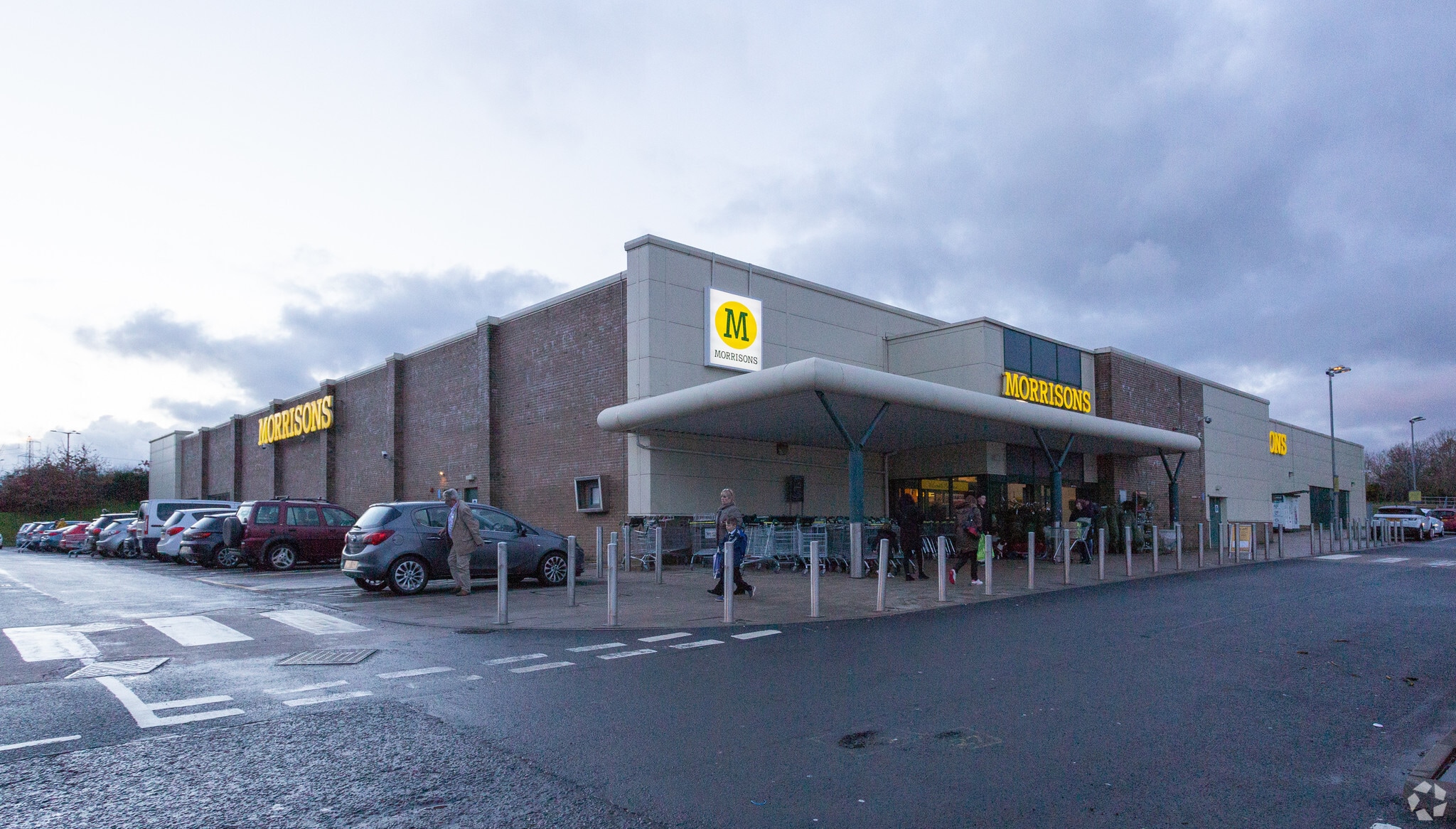 Bridgewater Shopping Centre portfolio of 5 properties for sale on LoopNet.com Primary Photo- Image 1 of 5