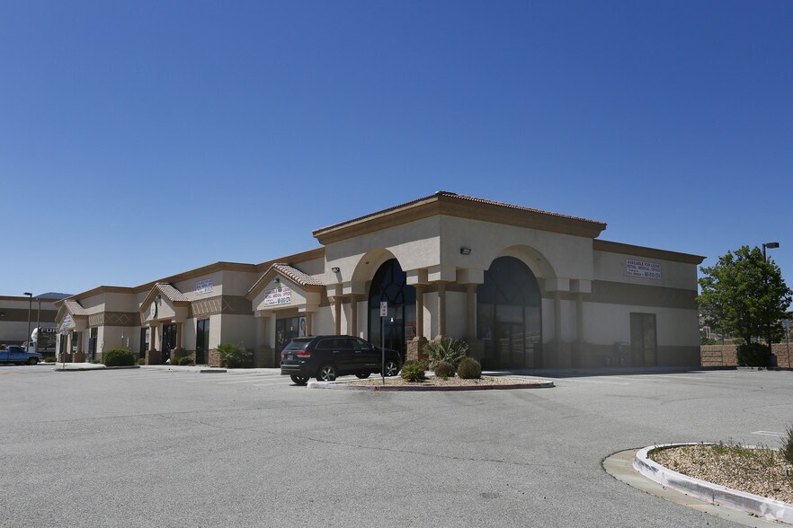 641 W Palmdale Blvd, Palmdale, CA for sale - Primary Photo - Image 1 of 1