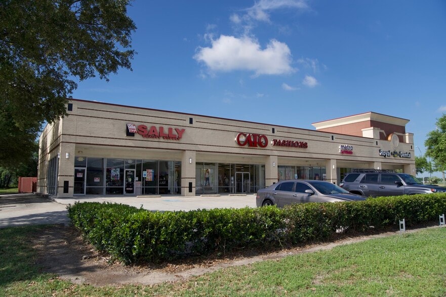 1921 N Main St, Pearland, TX for lease - Building Photo - Image 2 of 4