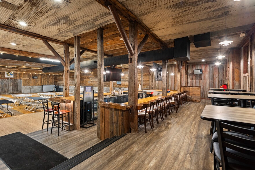 618-630 W Wisconsin Ave, Appleton, WI for sale - Building Photo - Image 2 of 13