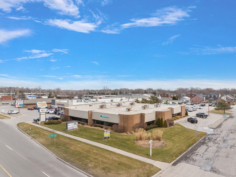 42850 Garfield Rd, Clinton Township, MI for lease - Building Photo - Image 2 of 6