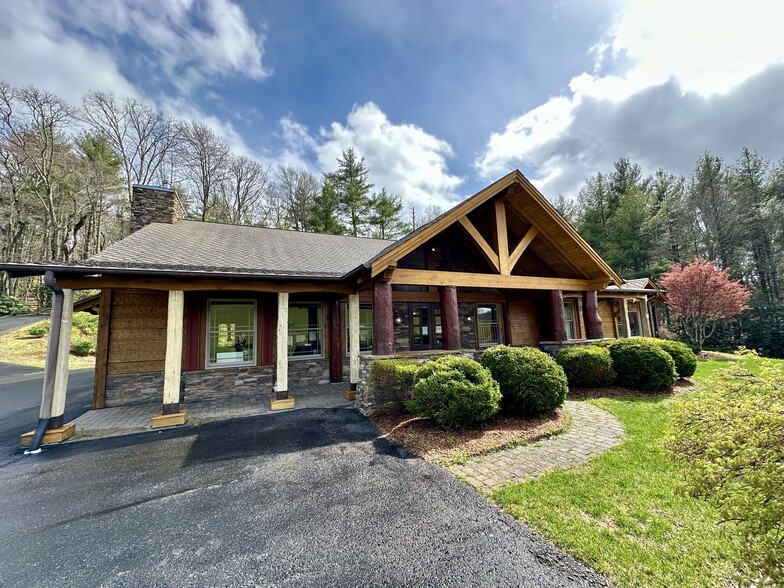 4912 US Hwy 421 S, Boone, NC for sale - Building Photo - Image 3 of 15