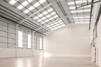 Eastman Edge & Harrow View, Harrow for lease Interior Photo- Image 1 of 9