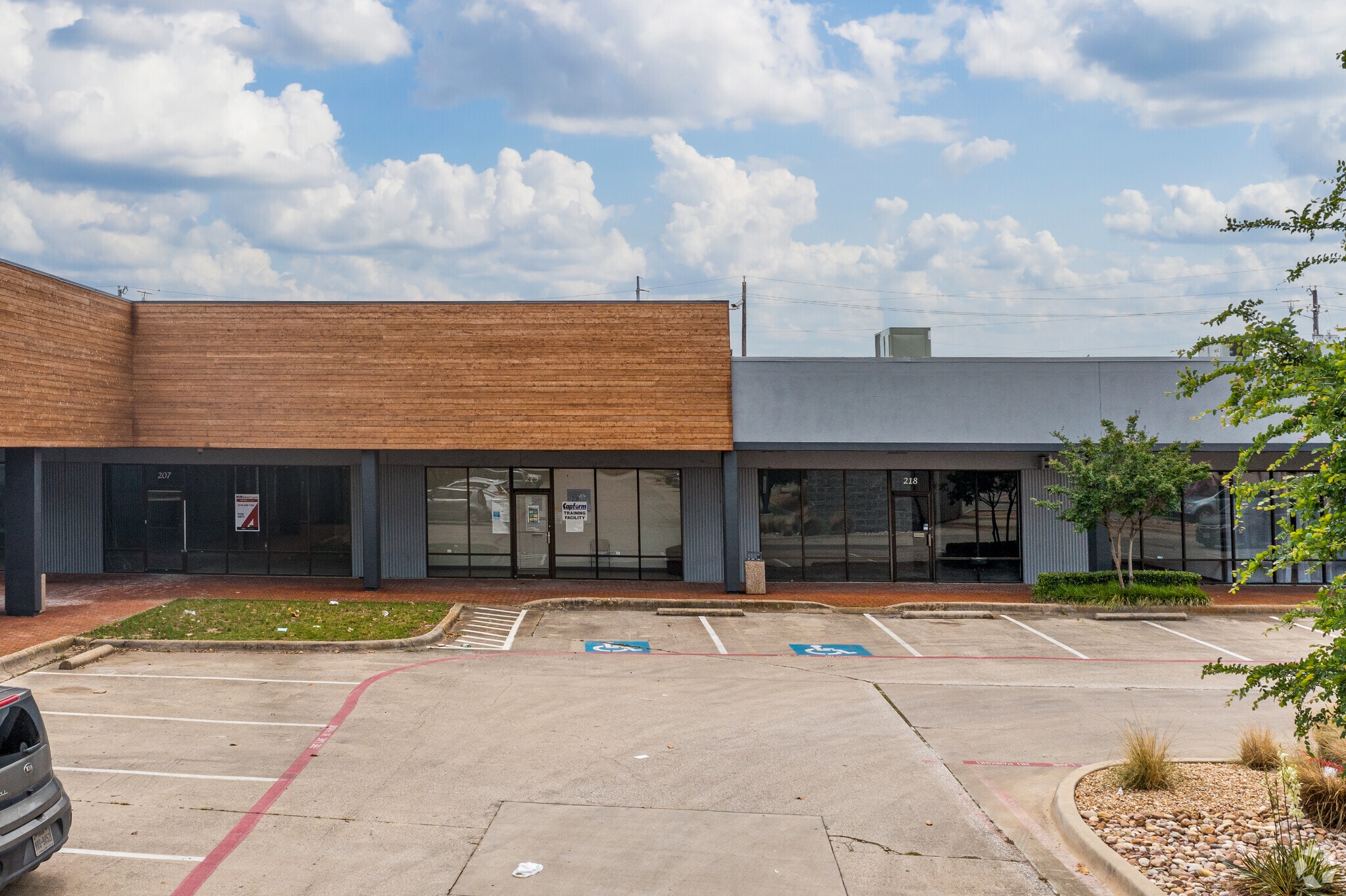 2200 Stemmons Fwy Dallas Tx 75207 2629 N Stemmons Fwy, Dallas, TX 75207 - Stemmons Center | LoopNet