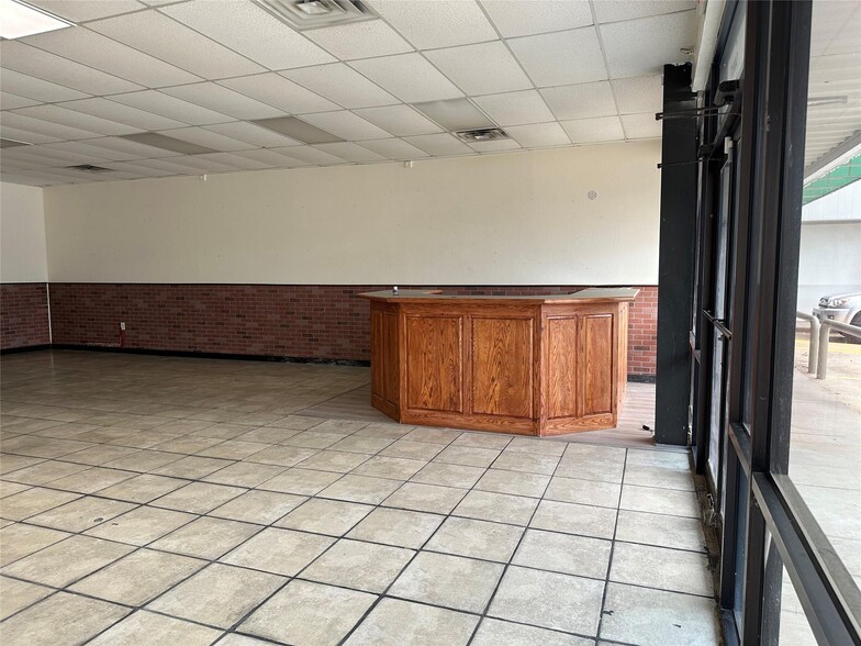 1407 S Main St, Weatherford, TX for lease - Interior Photo - Image 3 of 11