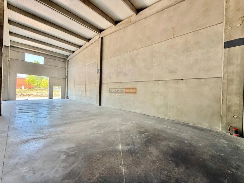 Industrial in Le Muy for lease - Building Photo - Image 2 of 4