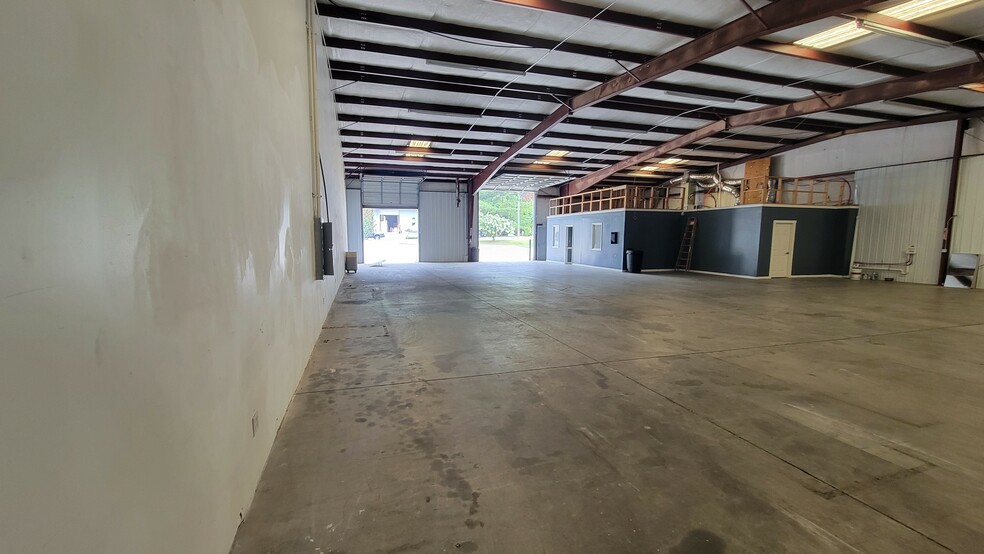 1085 Parkway Industrial Park Dr, Buford, GA for lease - Interior Photo - Image 3 of 8