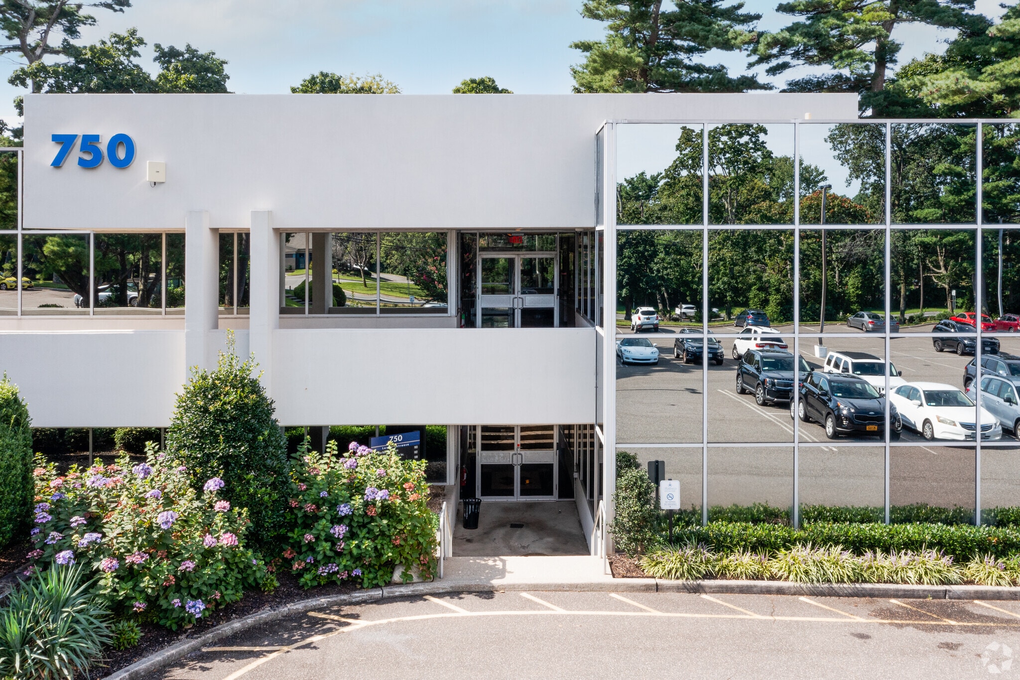750 Veterans Memorial Hwy, Hauppauge, NY for lease Building Photo- Image 1 of 6