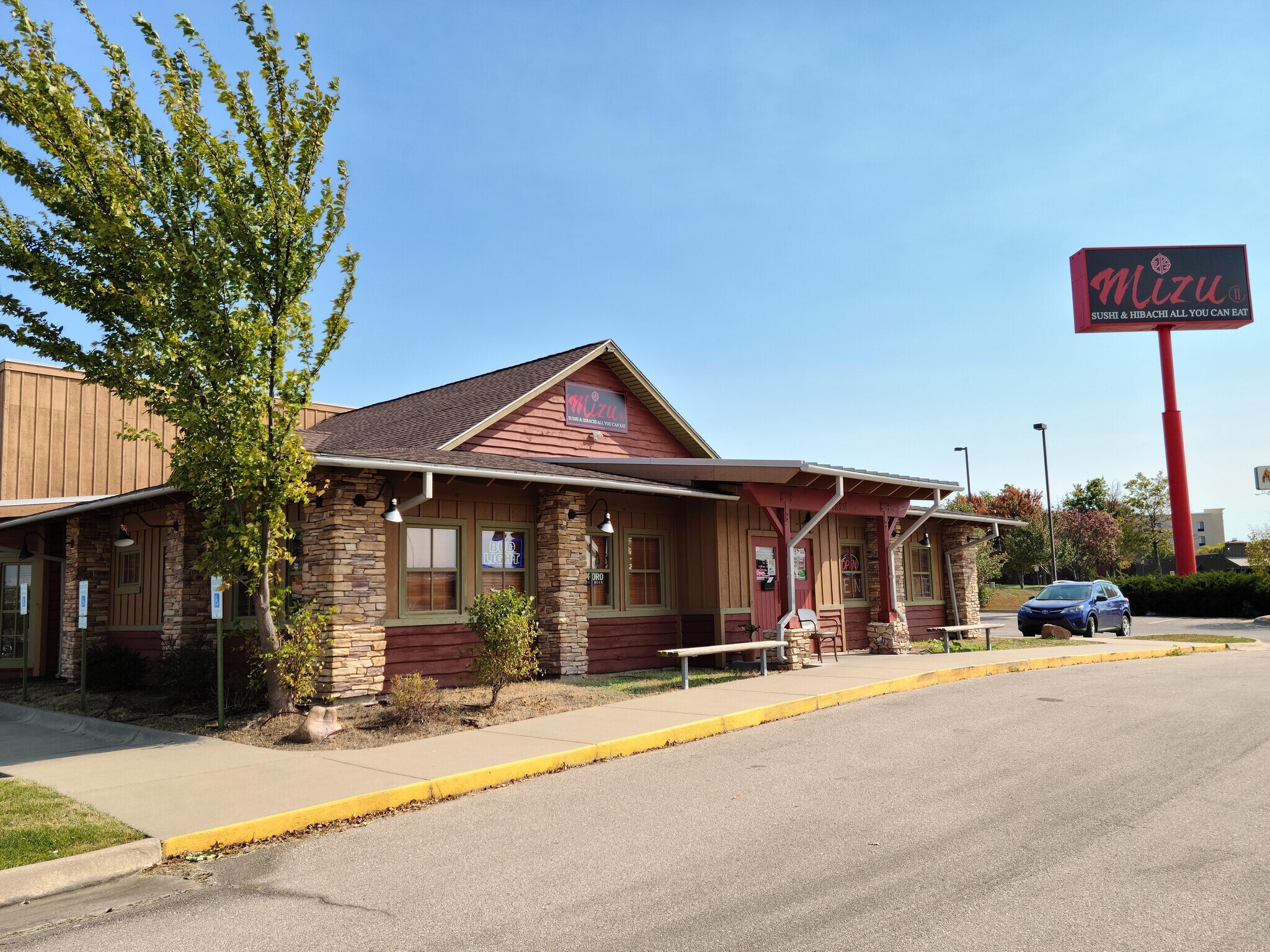 1320 SW Ashworth Pl, Topeka, KS for sale Building Photo- Image 1 of 1