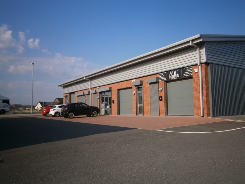 Commercial Rd, Darwen for lease - Primary Photo - Image 1 of 4