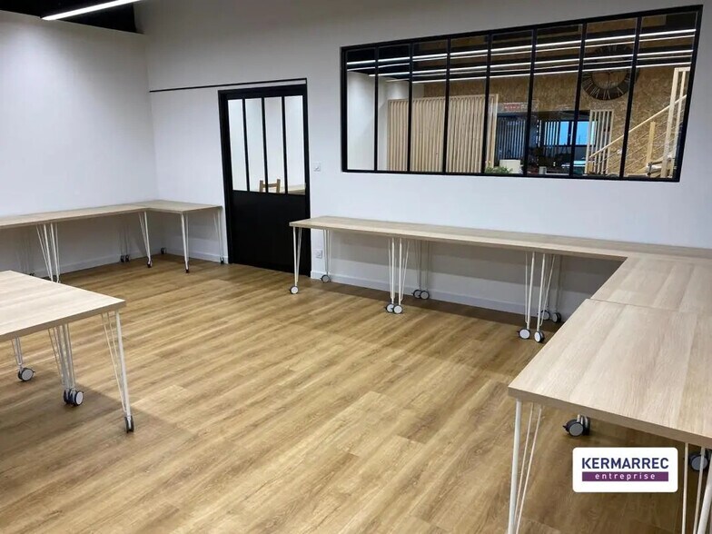 Flex in Plescop for lease - Interior Photo - Image 3 of 11