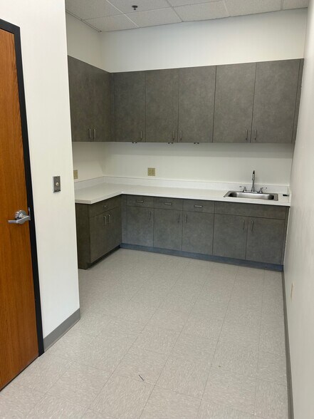 4800 Olson Memorial Hwy, Golden Valley, MN for lease - Building Photo - Image 2 of 36