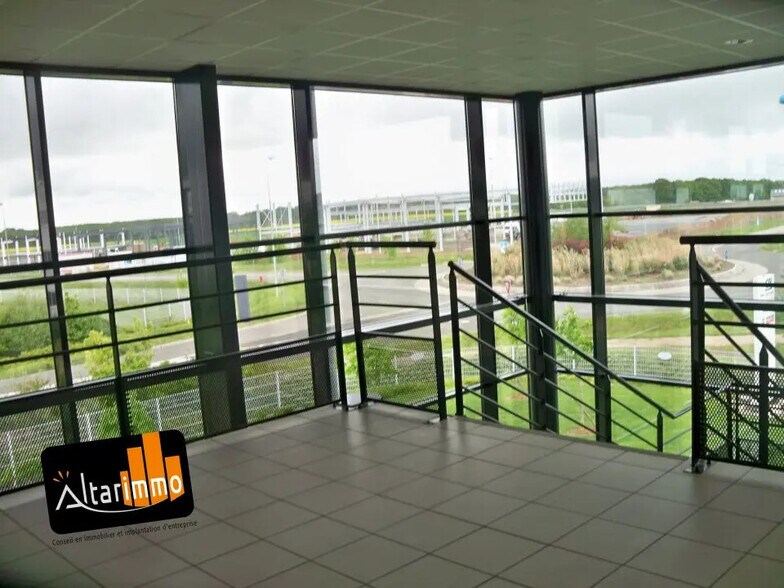 Office in Chartres for lease - Interior Photo - Image 2 of 4