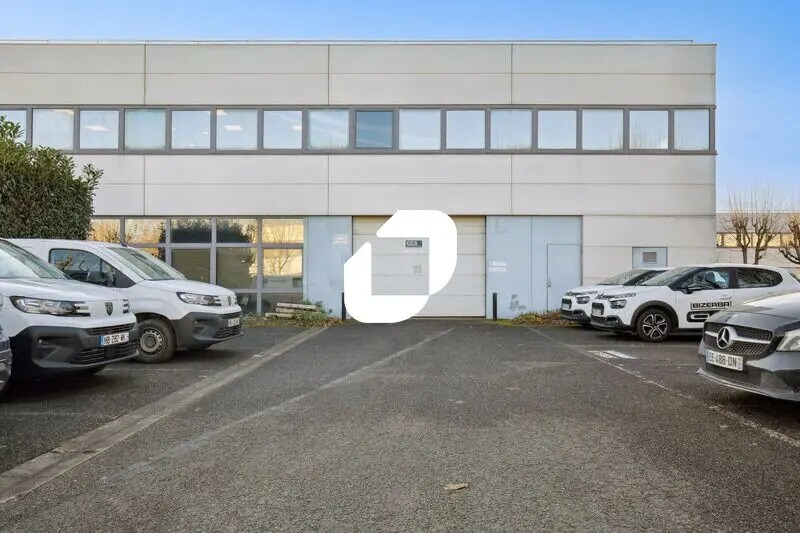 Flex in Roissy-en-France for sale - Building Photo - Image 1 of 14
