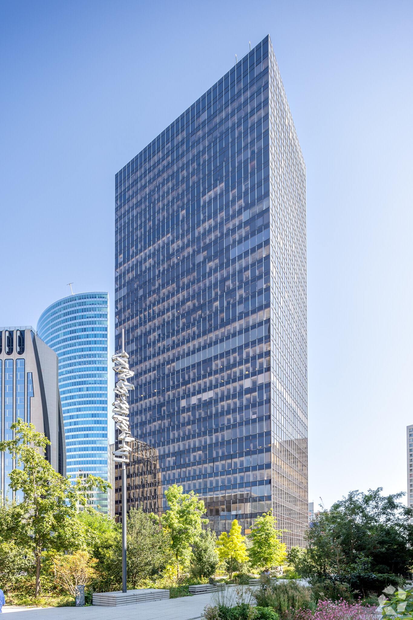 100-101 Terrasse Boieldieu, Puteaux for lease Primary Photo- Image 1 of 7