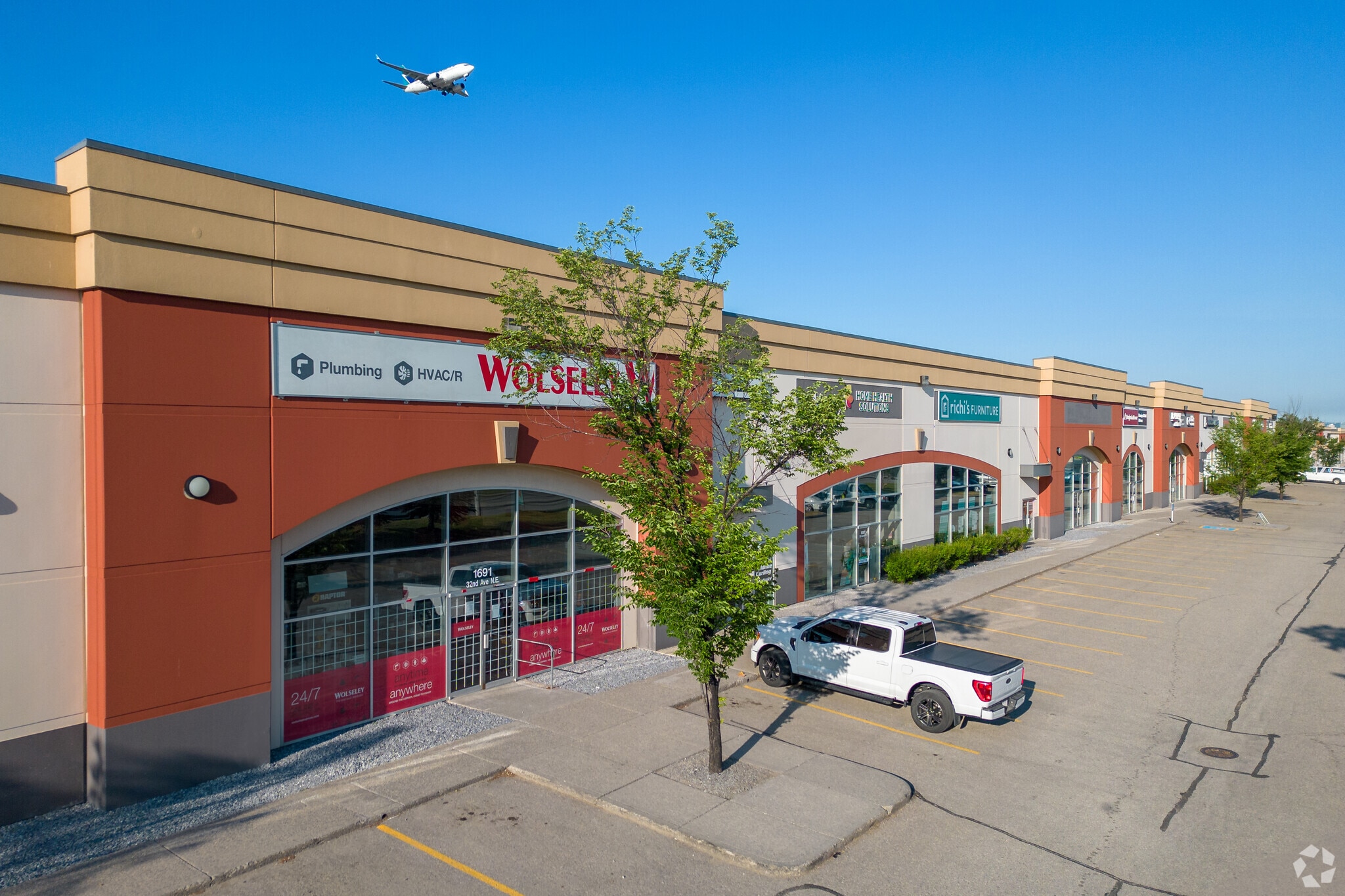 1655-1695 32nd Ave NE, Calgary, AB for sale Primary Photo- Image 1 of 1