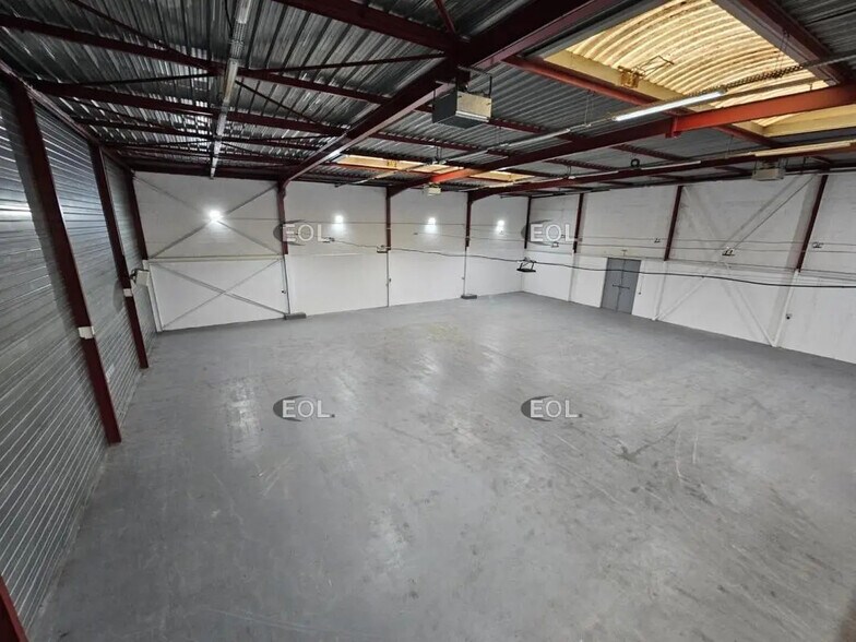 Flex in Ivry-sur-Seine for lease - Interior Photo - Image 3 of 7