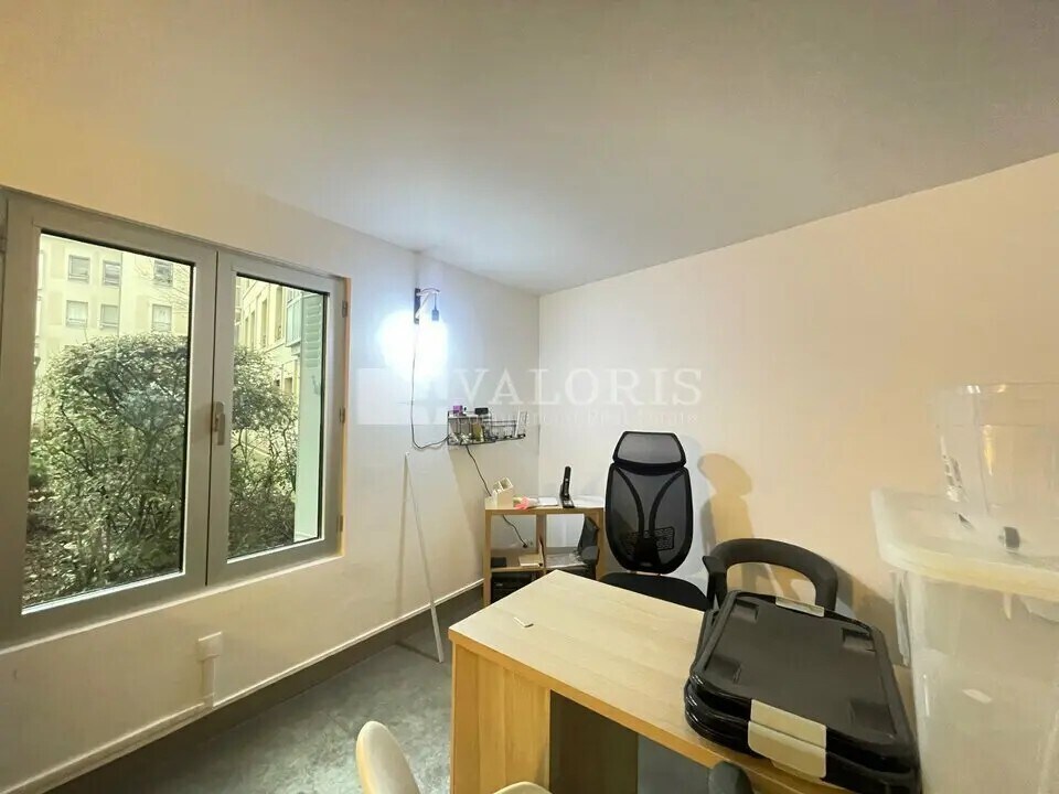 Office in Lyon for lease Interior Photo- Image 1 of 2