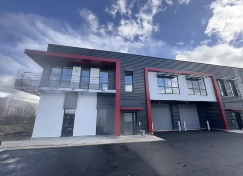 Flex in Ferrières-en-Brie for lease - Building Photo - Image 3 of 5