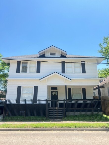 203 S Lockwood Dr, Houston, TX for sale - Primary Photo - Image 1 of 20