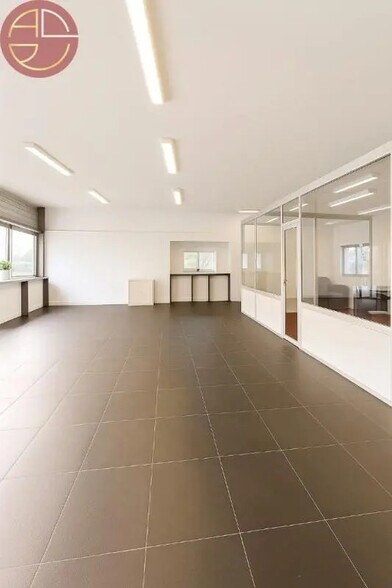 Industrial in Pins-Justaret for sale - Interior Photo - Image 3 of 8