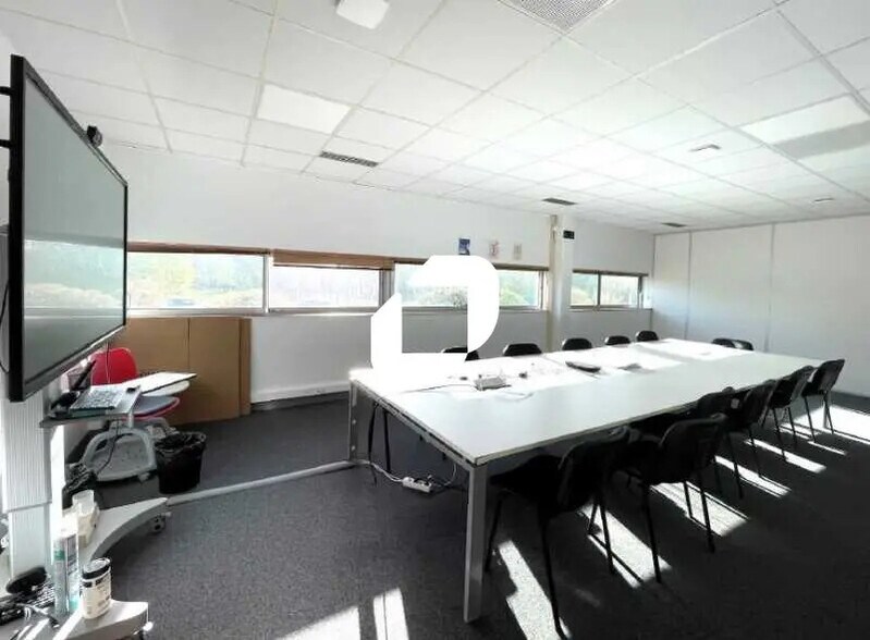 Office in Bordeaux for lease - Interior Photo - Image 2 of 8