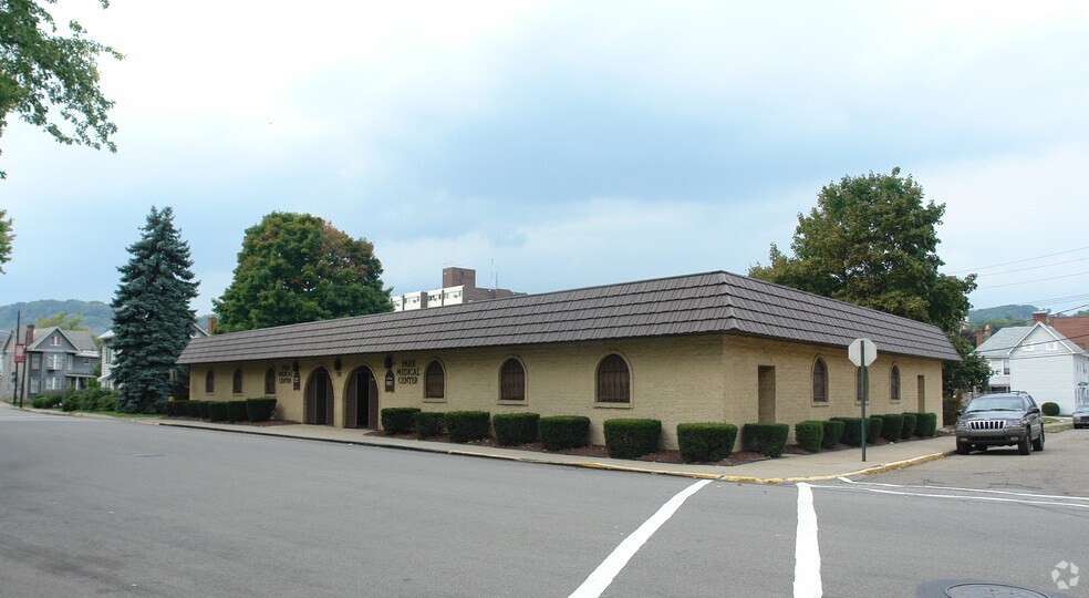 215 E 1st St, Tarentum, PA for sale - Primary Photo - Image 1 of 1