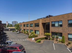 975 SE Sandy Blvd, Portland, OR for lease Building Photo- Image 1 of 30