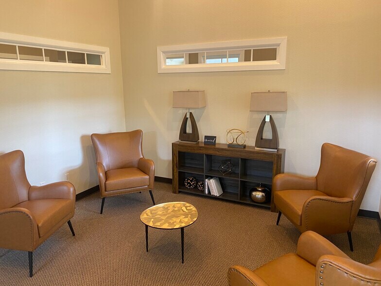 7105 LaVista, Niwot, CO for lease - Interior Photo - Image 2 of 11