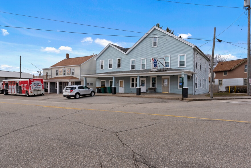 4897 Highway 175, Hartford, WI for sale - Building Photo - Image 1 of 1