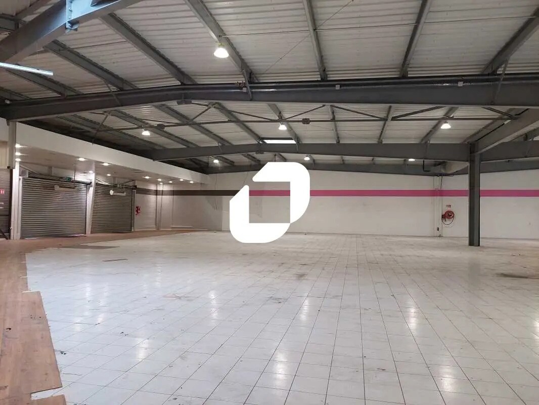 Retail in Maurepas for lease Interior Photo- Image 1 of 7