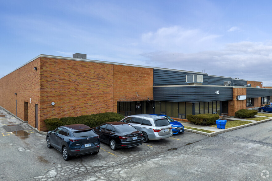 440 Tapscott Rd, Toronto, ON for lease - Building Photo - Image 2 of 4