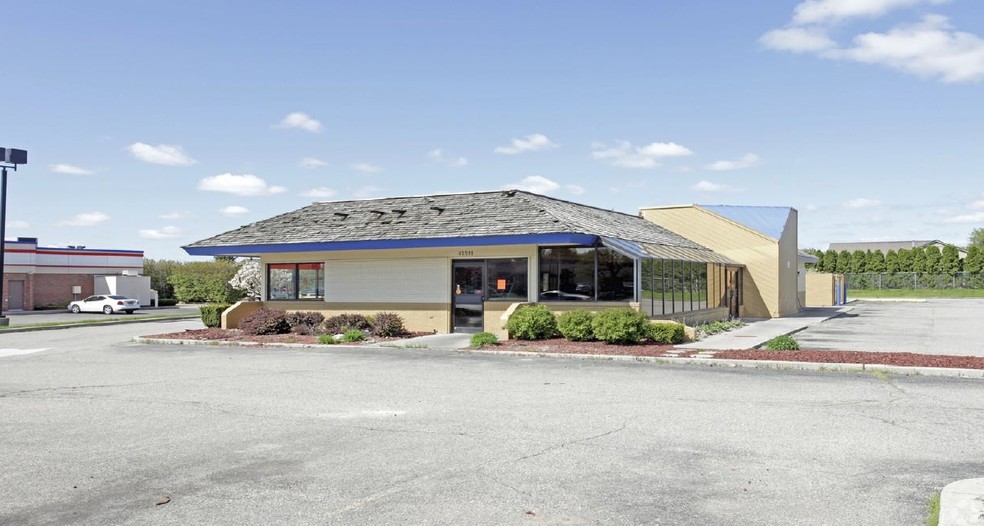 41591 Garfield Rd, Clinton Township, MI for sale - Primary Photo - Image 1 of 1