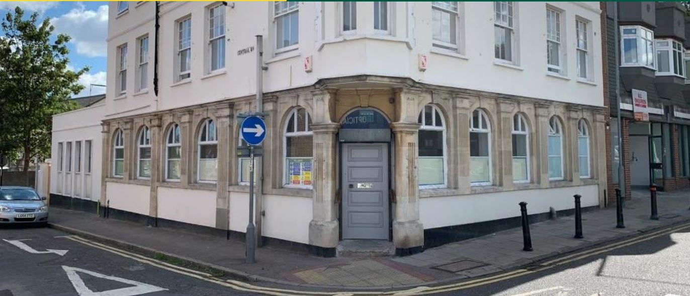 The Green, Stanford Le Hope for sale Primary Photo- Image 1 of 1