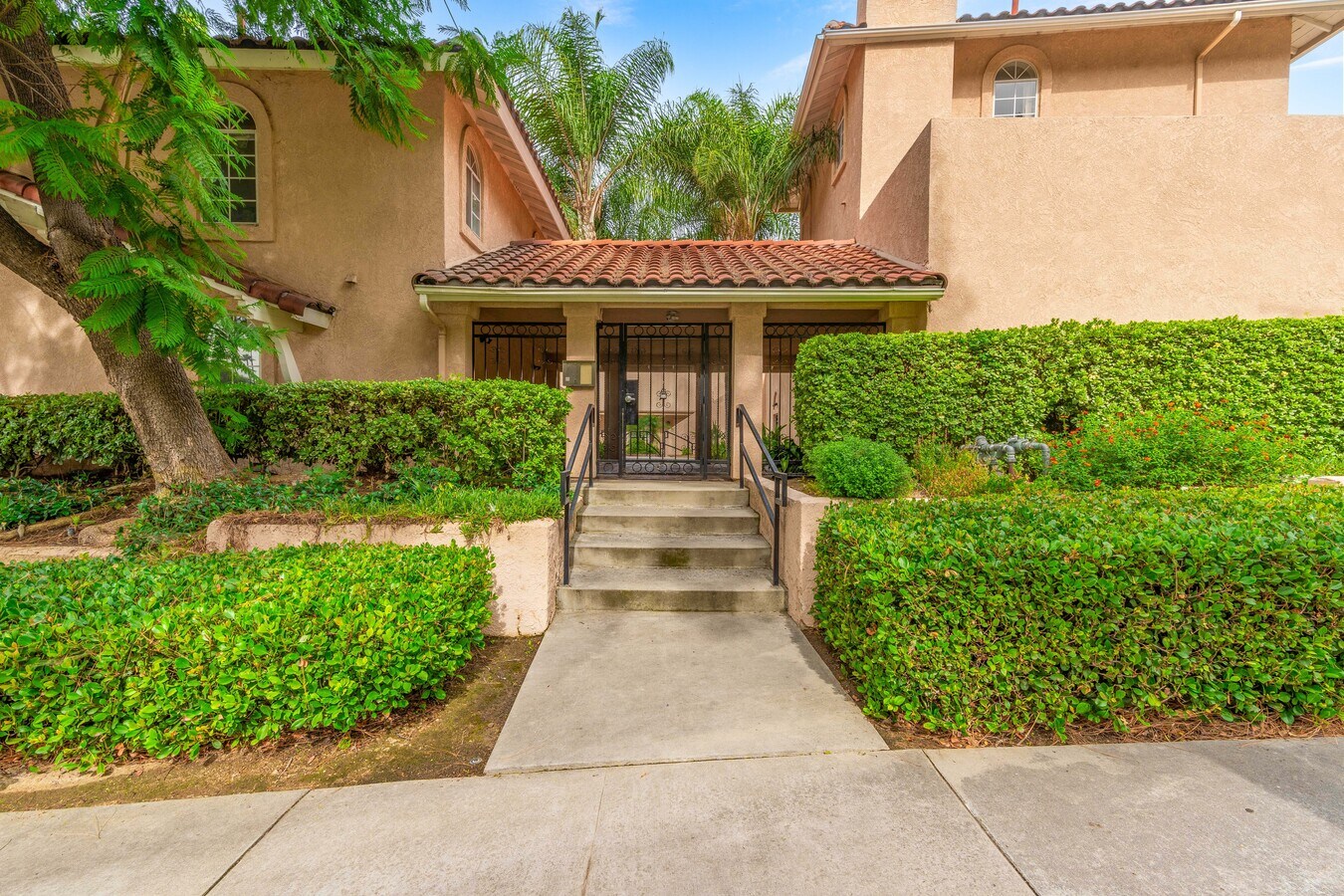 901 Via Zapata, Riverside, CA 92507