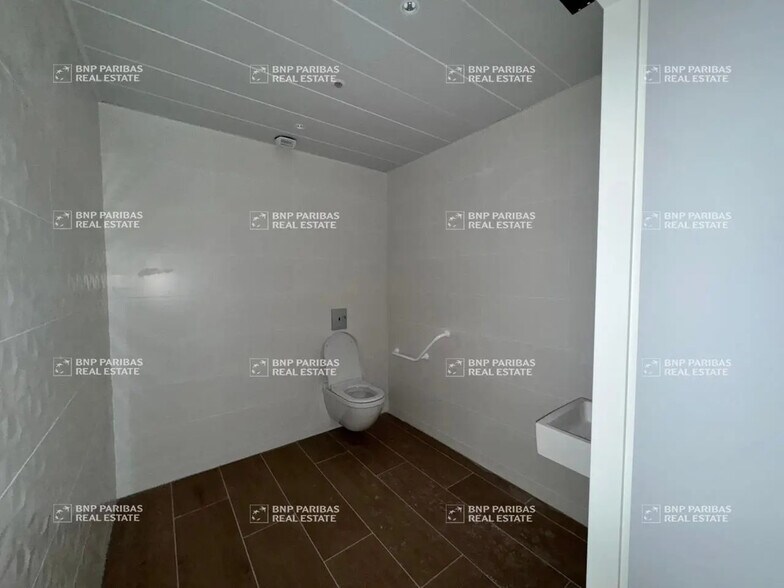 Office in Aix-en-Provence for lease - Building Photo - Image 2 of 17