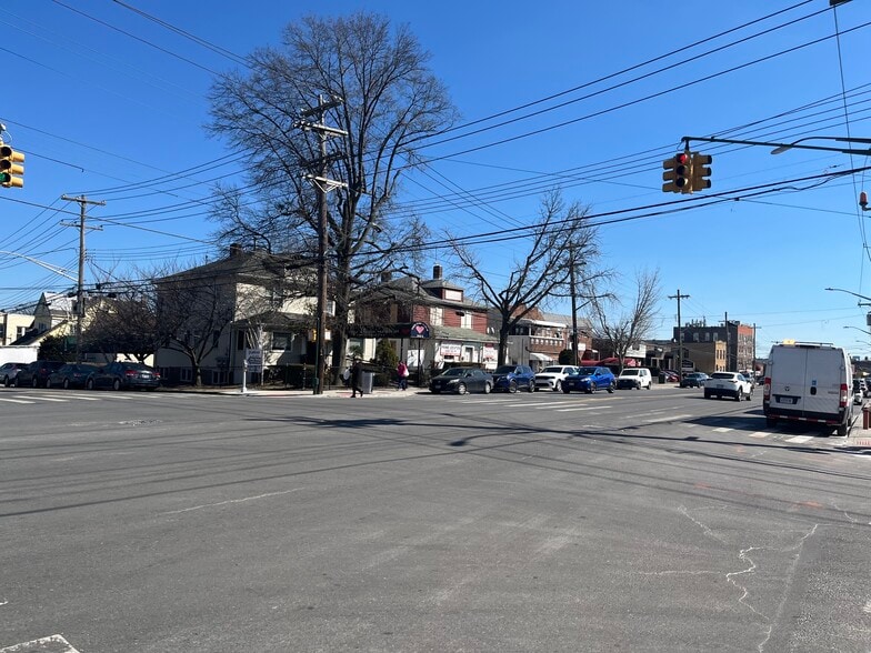 3665 E Tremont Ave, Bronx, NY for lease - Building Photo - Image 2 of 5