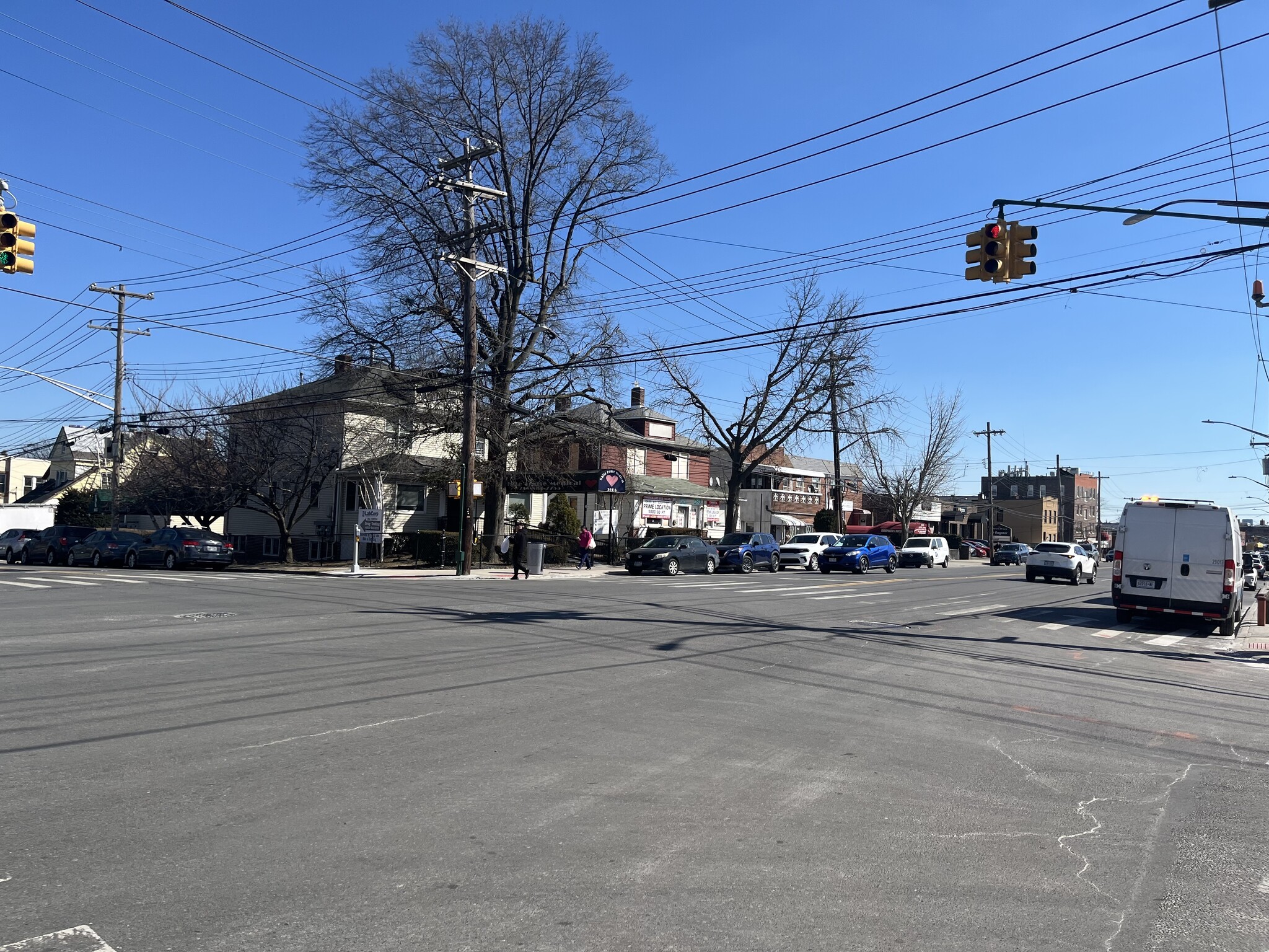 3669 E Tremont Ave, Bronx, NY for lease Building Photo- Image 1 of 4