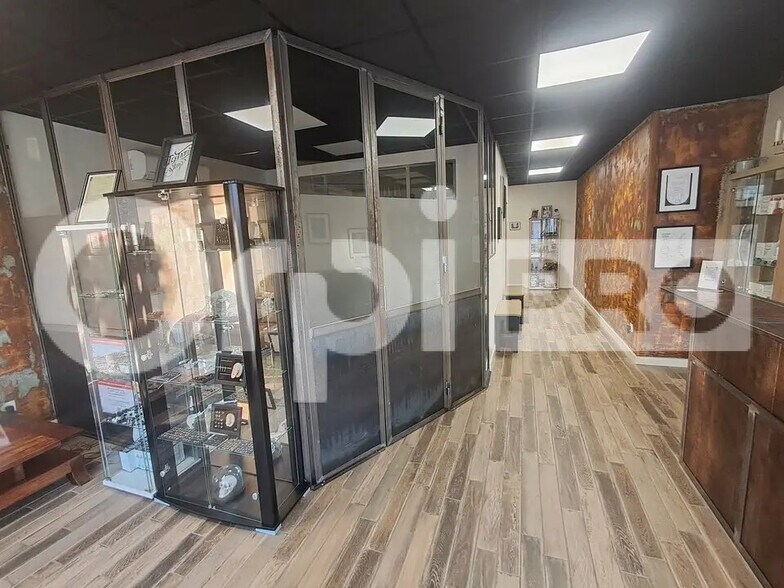 Retail in Montluçon for sale - Interior Photo - Image 1 of 4