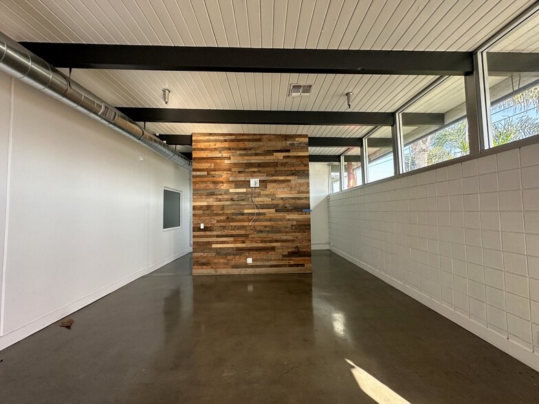 940 W 17th St, Costa Mesa, CA for lease - Building Photo - Image 2 of 7