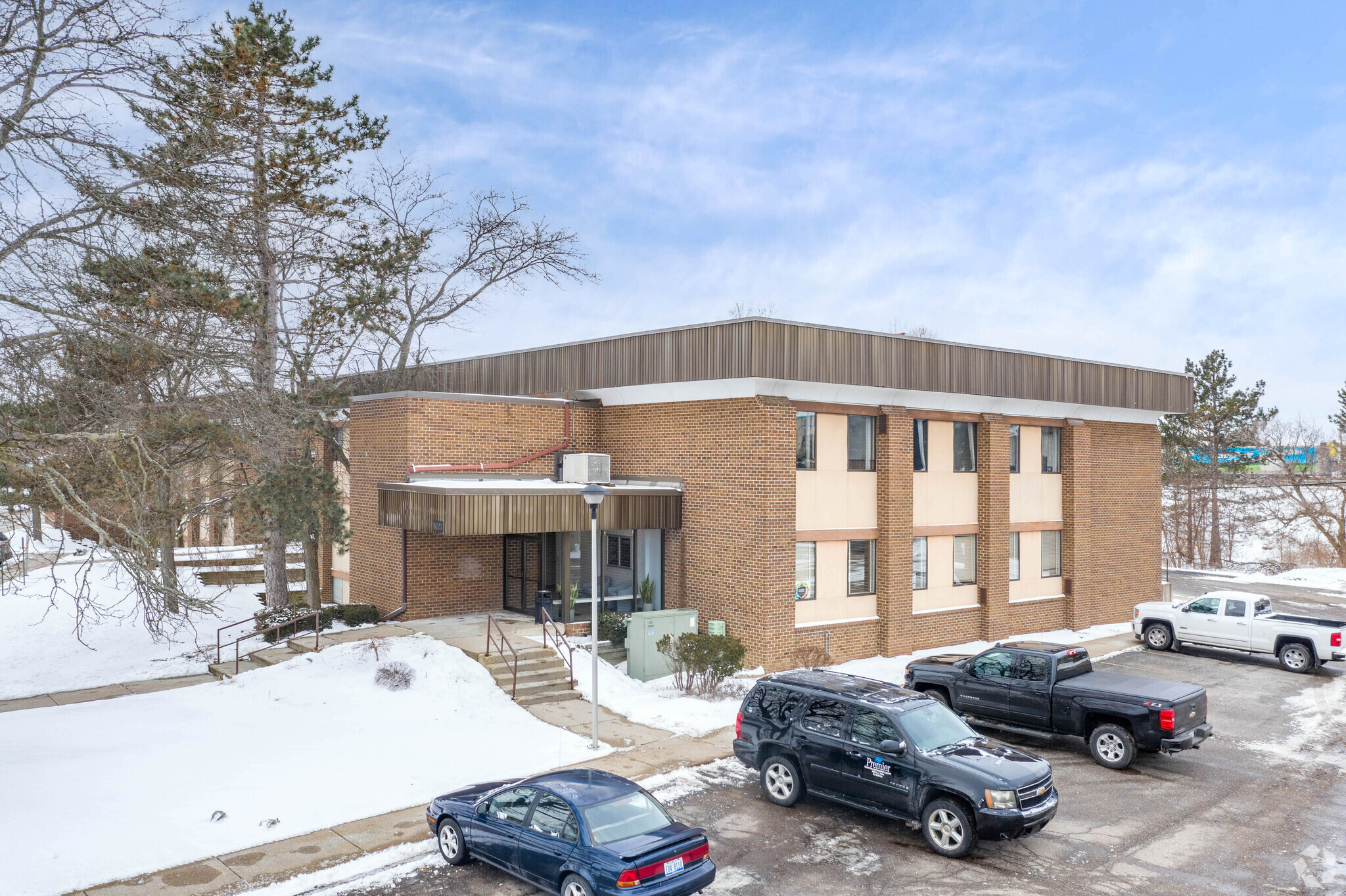 1020 Long Blvd, Lansing, MI for sale Primary Photo- Image 1 of 1