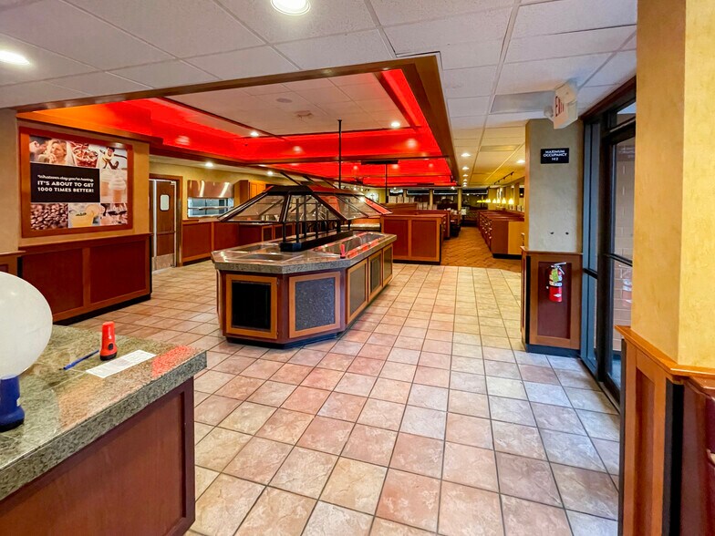 3390 Broadway St, North Bend, OR for sale - Interior Photo - Image 1 of 1