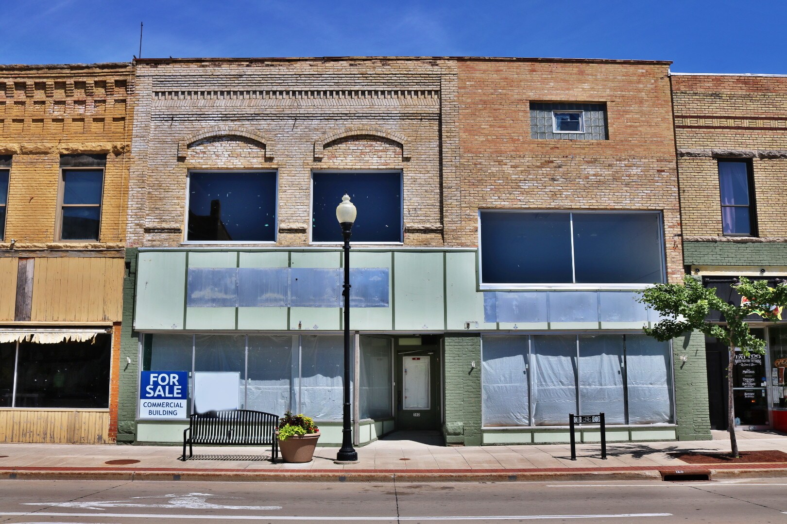 582 N Main St, Oshkosh, WI for sale Building Photo- Image 1 of 1