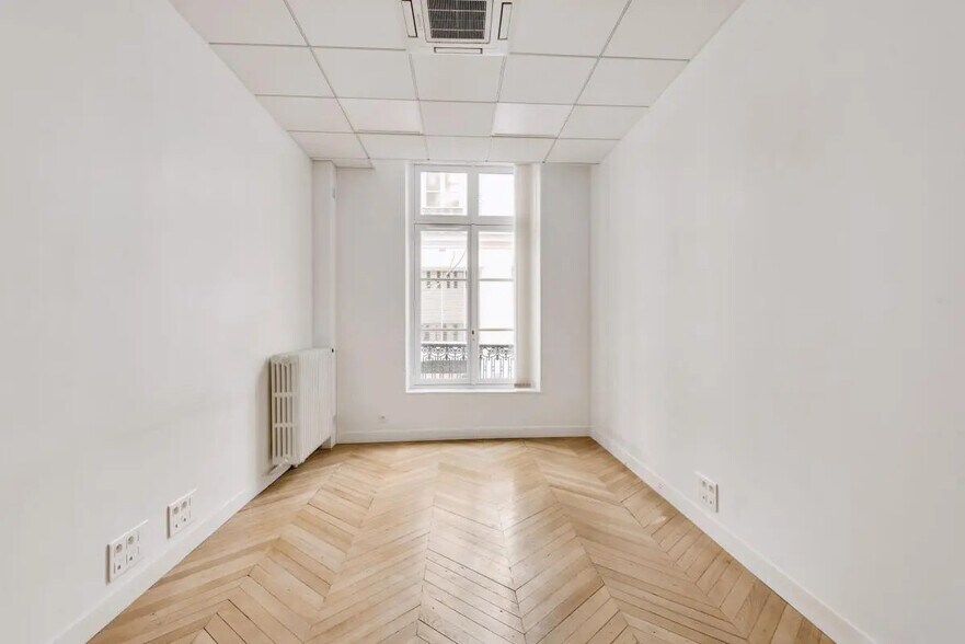 Office in Paris for lease - Interior Photo - Image 3 of 9