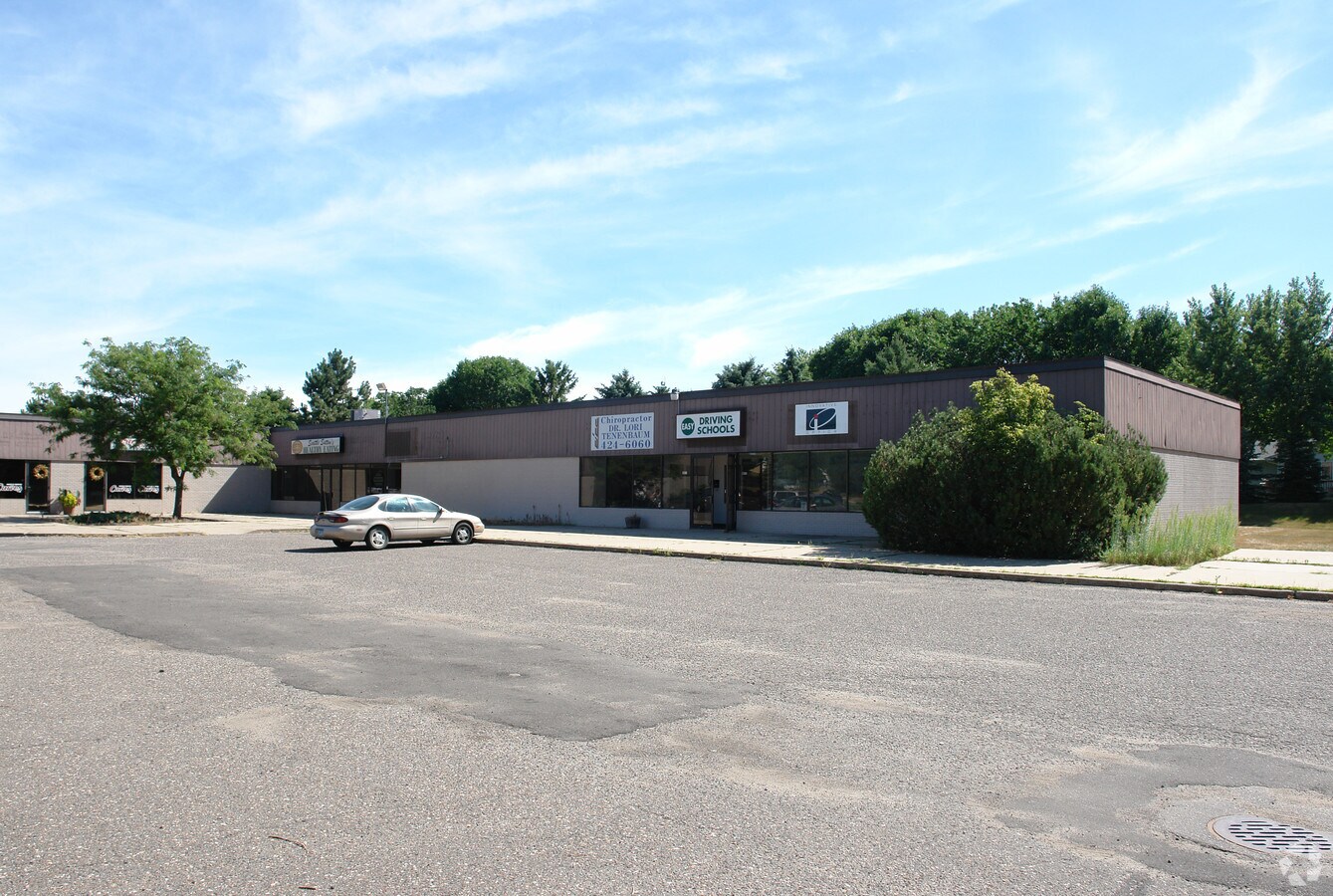 68126850 N Hemlock Ln, Maple Grove, MN 55369